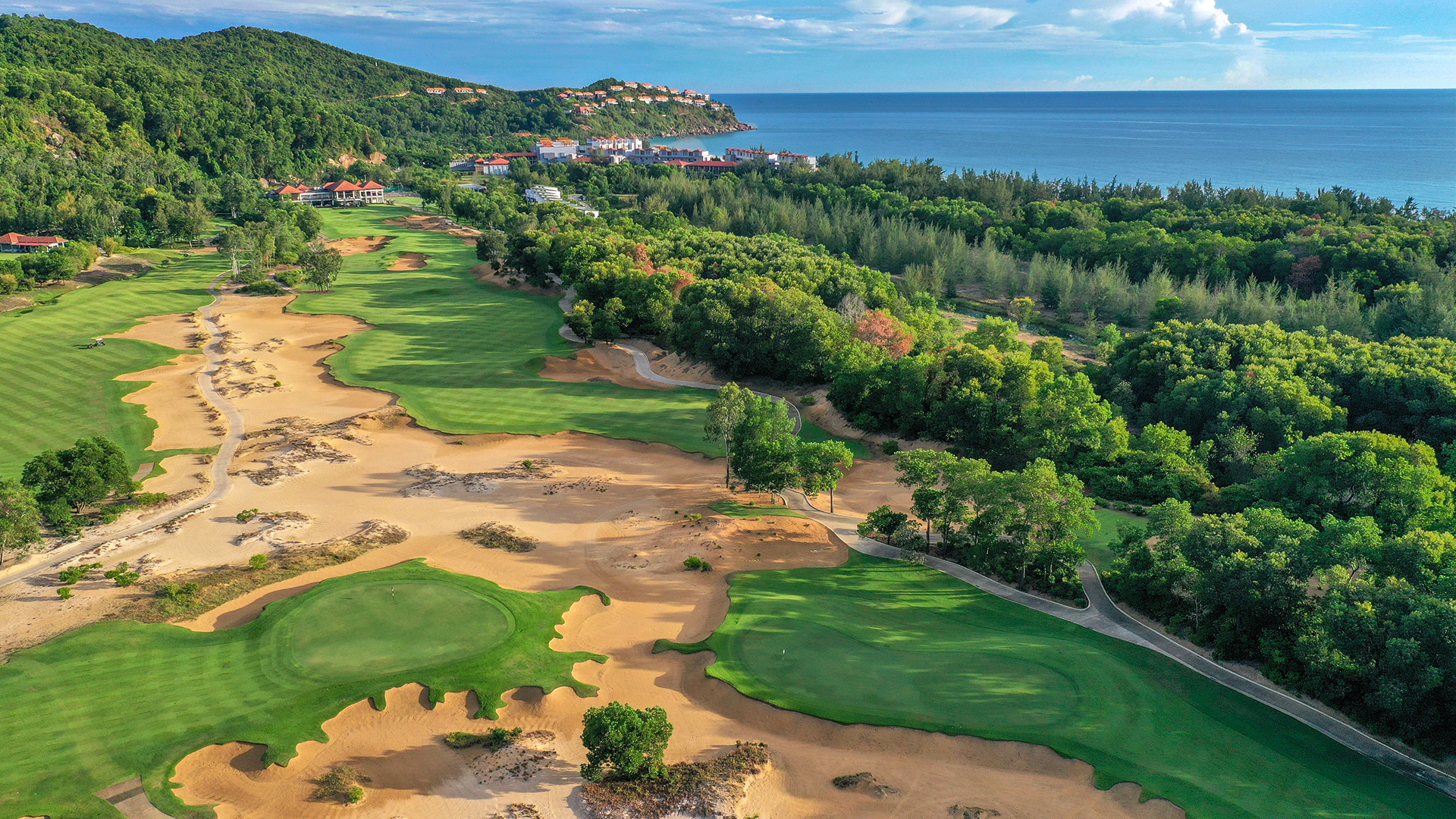 [STAY & PLAY] LAGUNA LĂNG CÔ GOLF - Trải nghiệm sân golf đẹp nhất Việt Nam